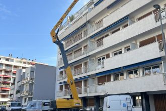 Levage de précision pour travaux de toiture