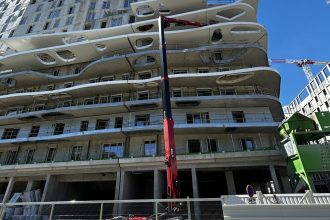 Architecture d'avant-garde à Nice : notre nacelle araignée 40 m au cœur du projet Hana