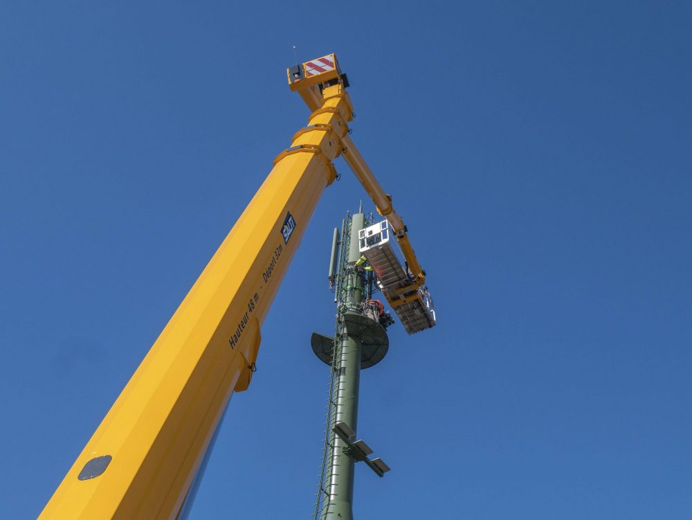 Intervention sur chantier avec camion nacelle 48m