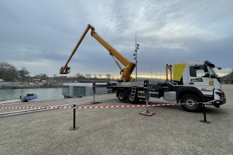 Remplacement de vitrage sur la piscine flottante Joséphine Baker au dessus de la Seine