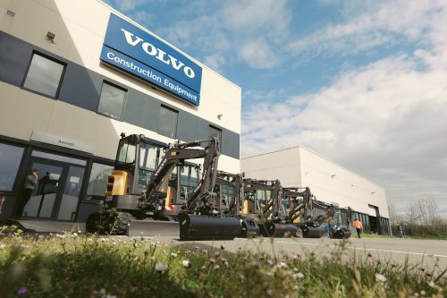 Réception de mini-pelles Volvo SALTI
